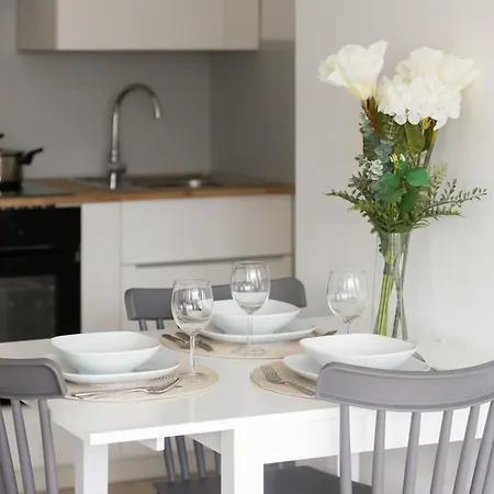 Elegant In The Centre Of By Renters Apartment *