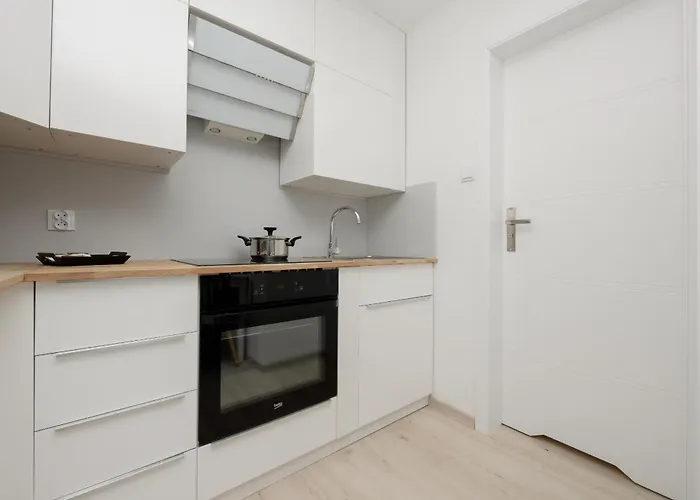 Elegant In The Centre Of By Renters *